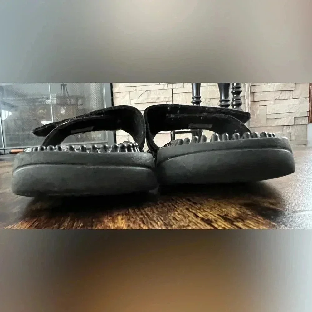 Adidas | Addisage mens slides. Size: 6 mens/7 women’s.